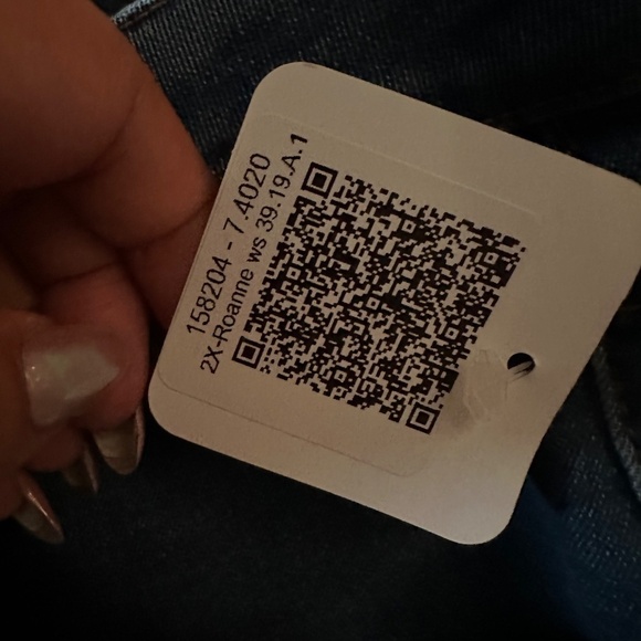 Tahari Chloe Fit Solution Plus Size Skinny Jeans - Picture 10 of 11